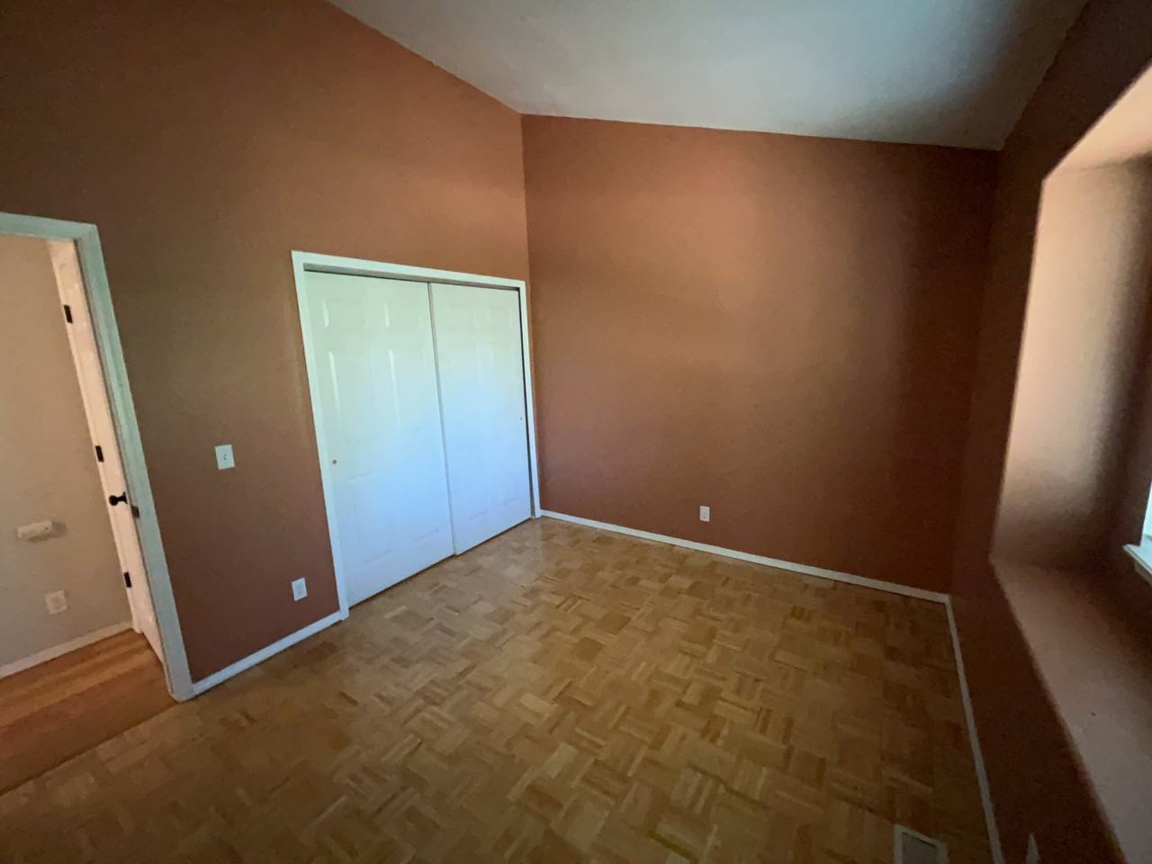 655 W Monument St - Photo 7 of 10