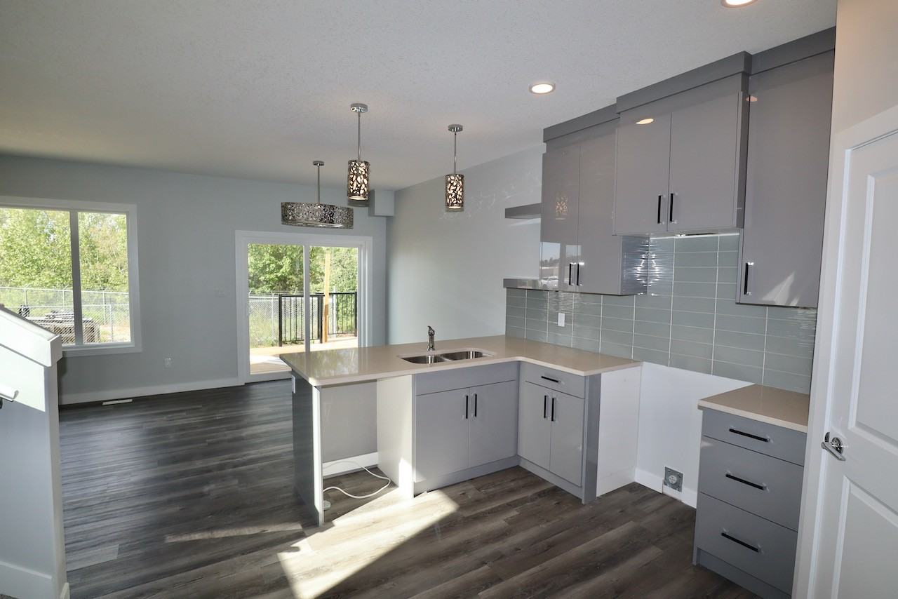 4916 47 St - Photo 3 of 20