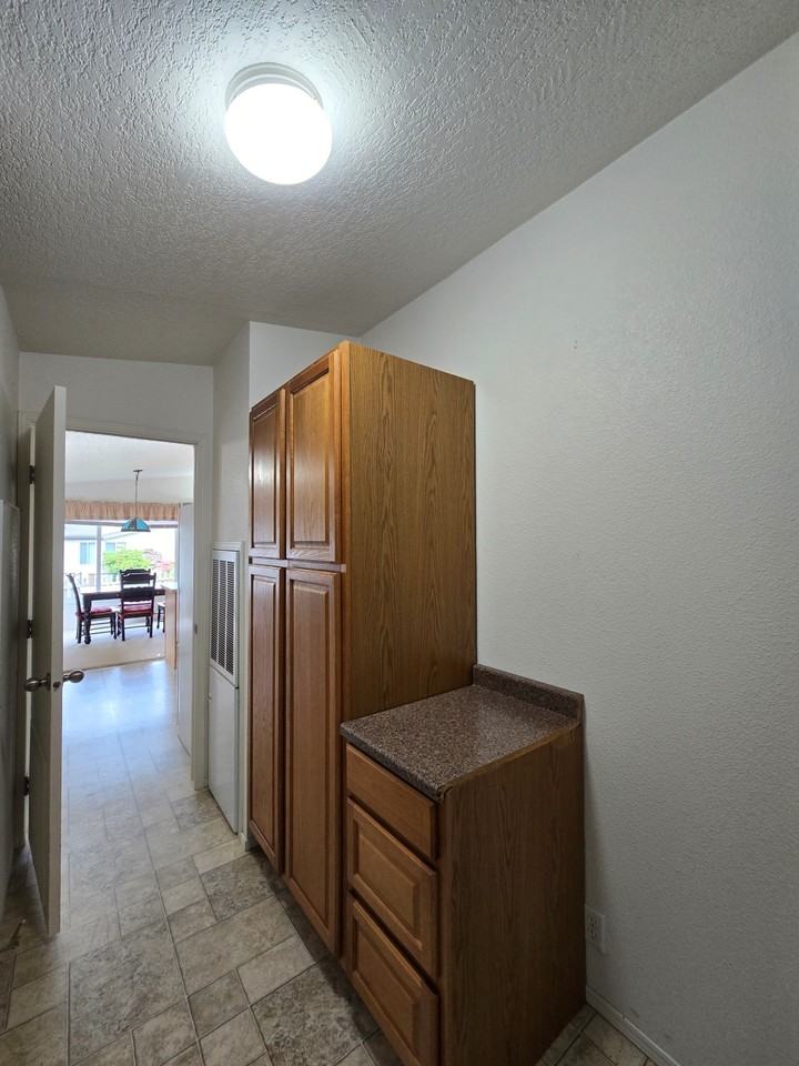 365 Sw Pacific View St - Photo 6 of 34