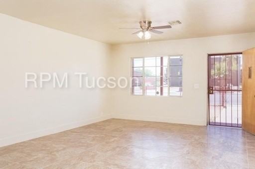 1352 W St Mary’s Rd - Photo 3 of 11