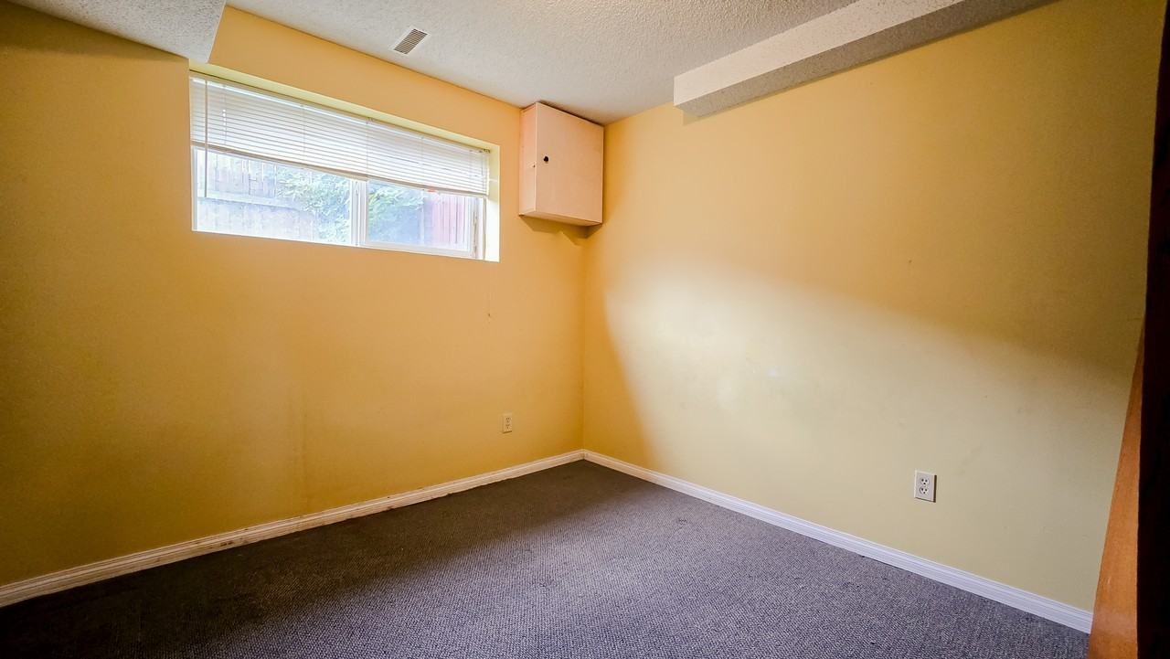 1513 36 St Se - Photo 3 of 19