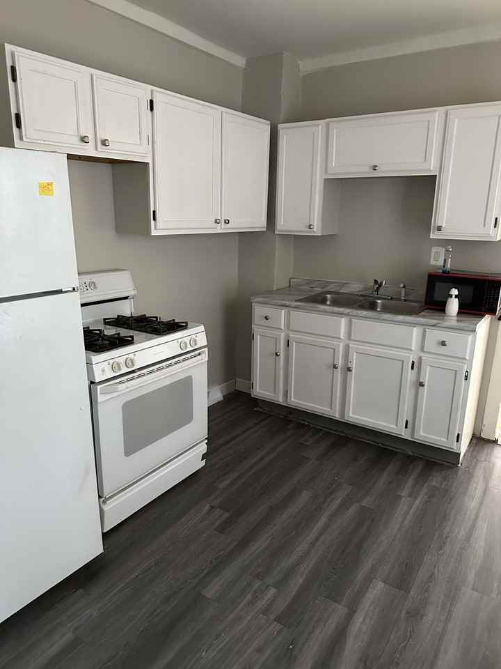 1225 W 108th St #NA - Photo 3 of 8