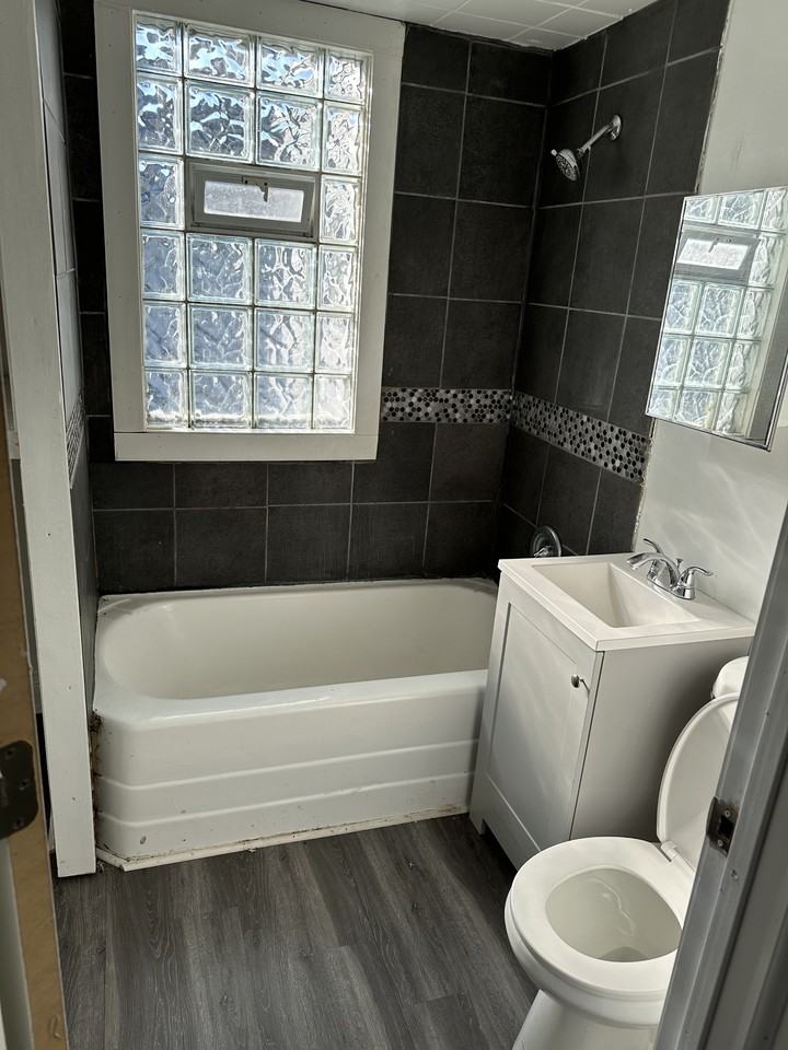 1225 W 108th St #NA - Photo 4 of 8