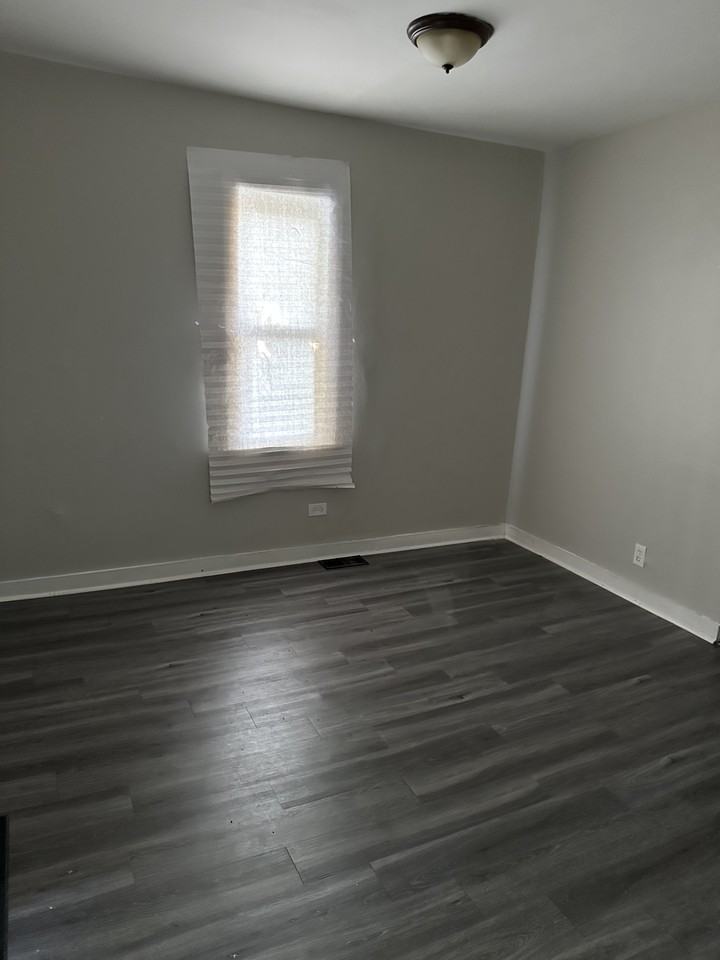 1225 W 108th St #NA - Photo 7 of 8