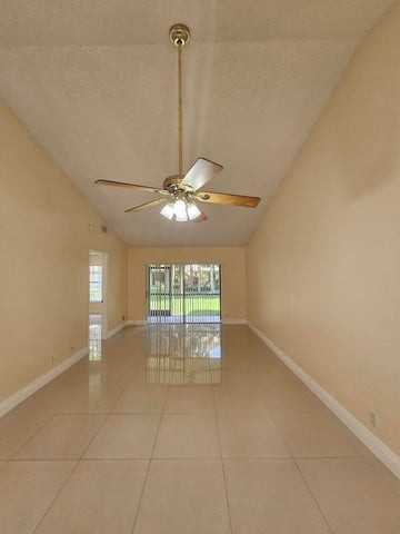 480 Hardwood Place - Photo 2 of 10