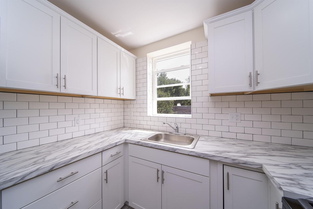 136 9th Street - Photo 4 of 50