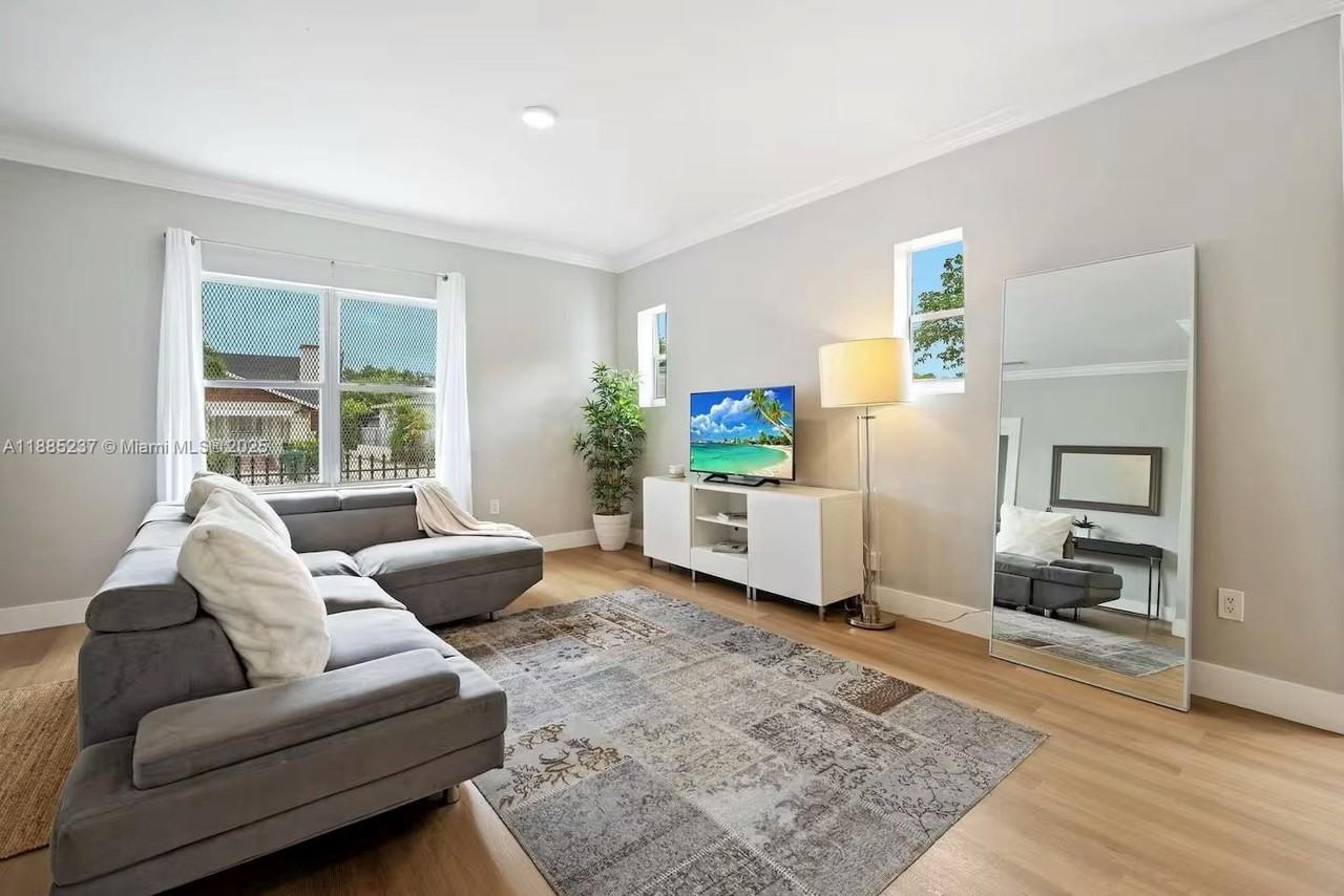 4711 N Miami Ave - Photo 3 of 14