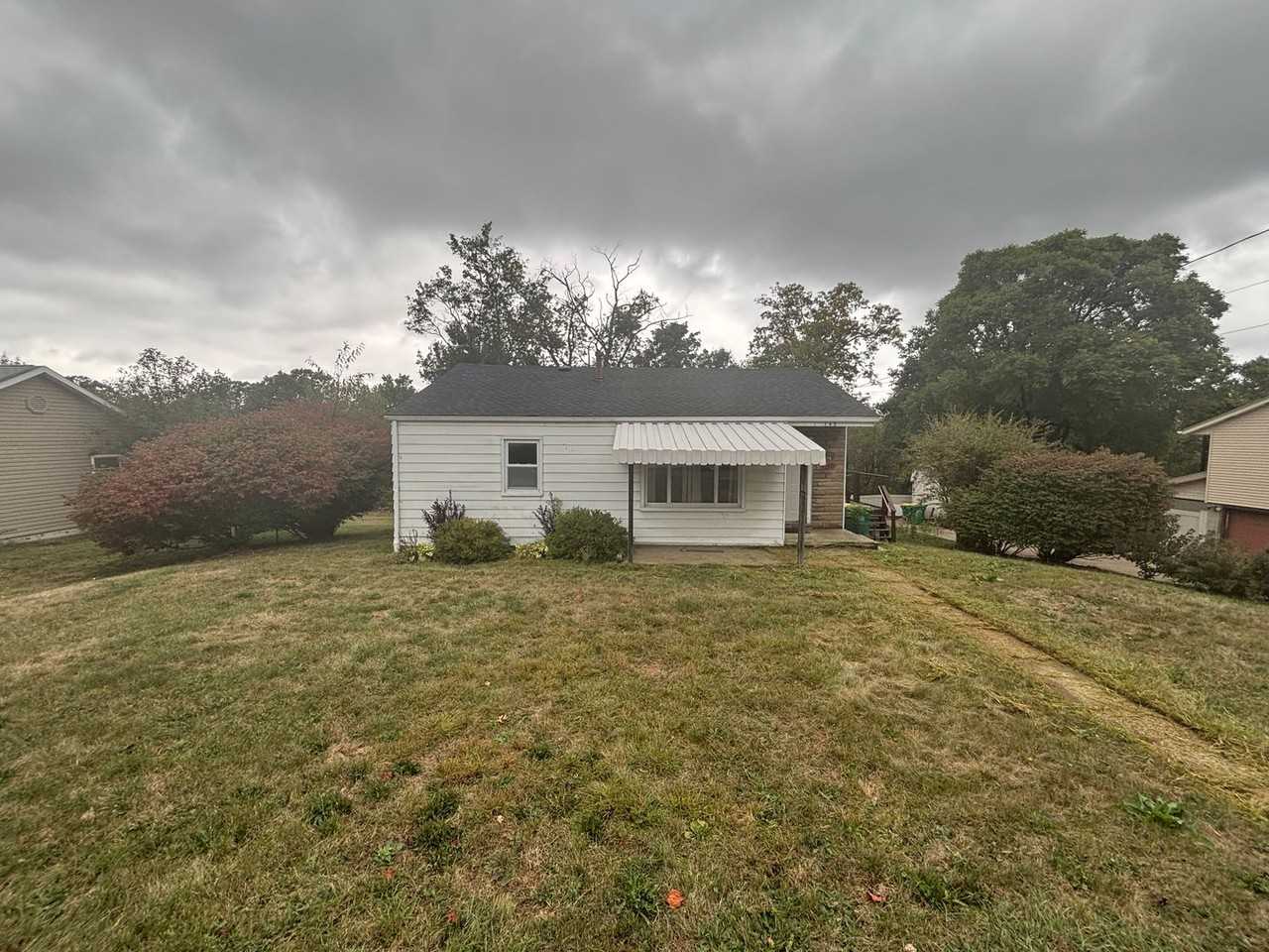 145 Delaware Dr - Photo 6 of 33