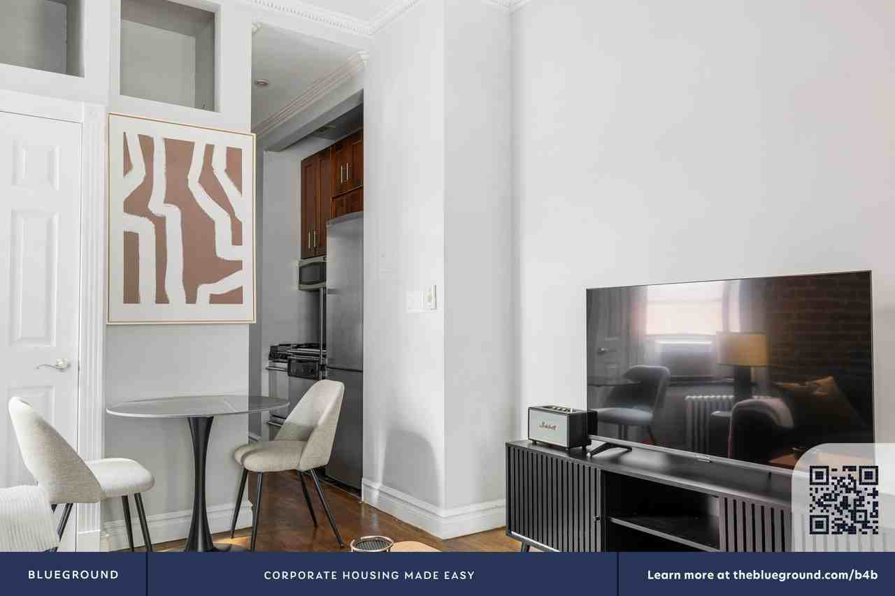 246 Mott St #2050 - Photo 6 of 24