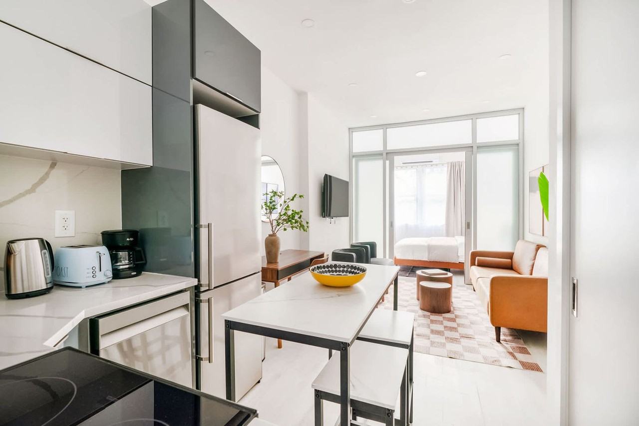 317W E 14th St #1295151P - Photo 2 of 27