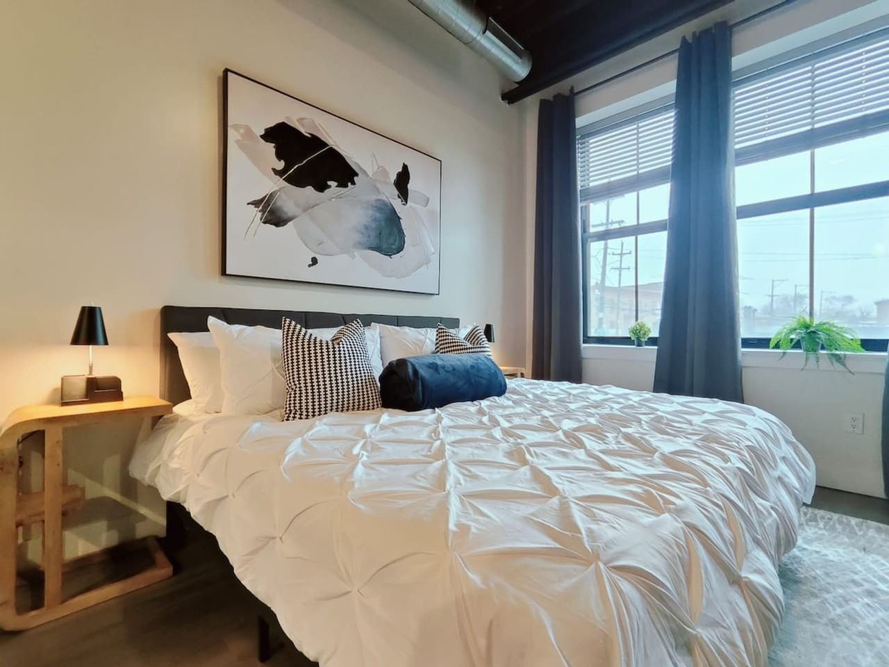 212 W Roberts Ave #1289459P - Photo 3 of 26