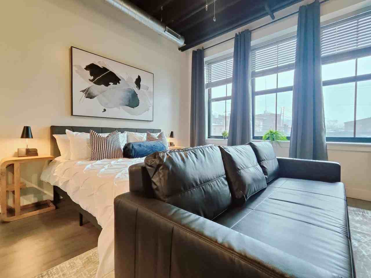 212 W Roberts Ave #1289459P - Photo 5 of 26