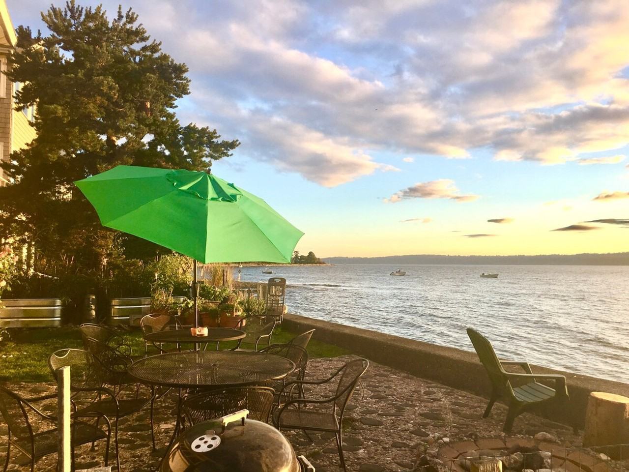 4136 Beach Drive Southwest #1293683P - Photo 4 of 34