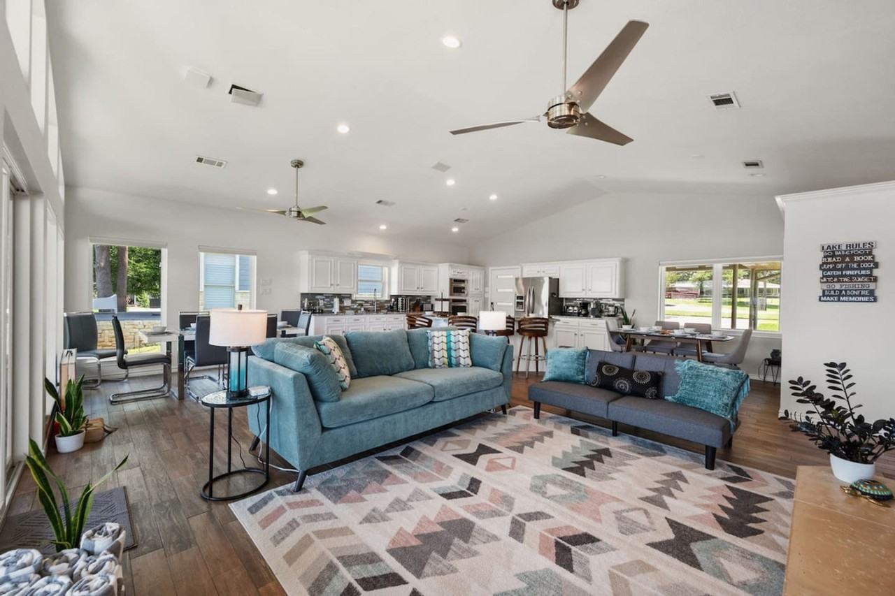 1012 Chestnut Dr #1301590P - Photo 4 of 50