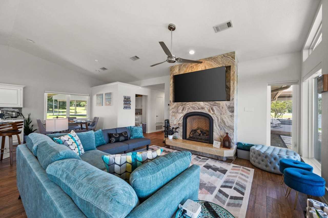 1012 Chestnut Dr #1301590P - Photo 6 of 50