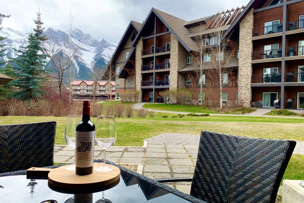 901 Mountain St #1308596P - Photo 4 of 50