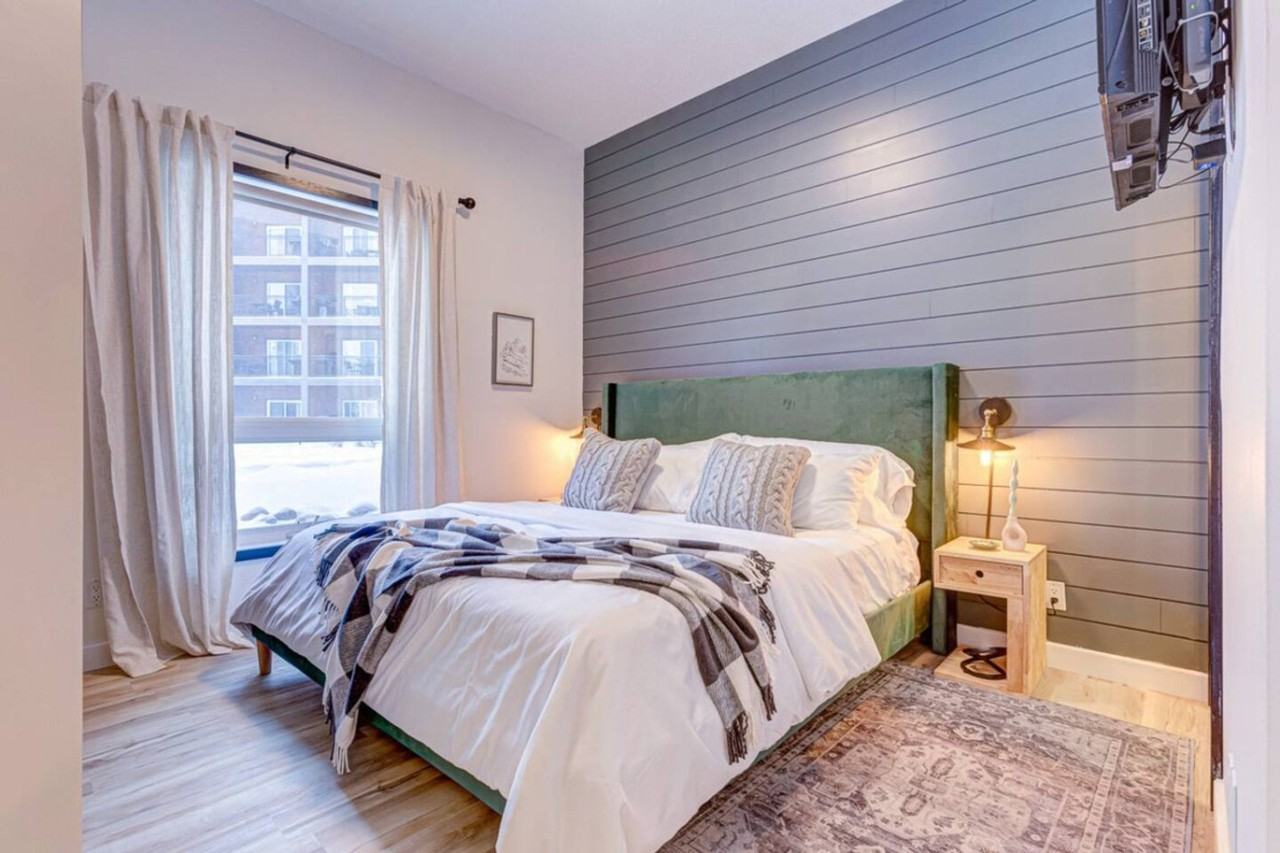 901 Mountain St #1308596P - Photo 5 of 50