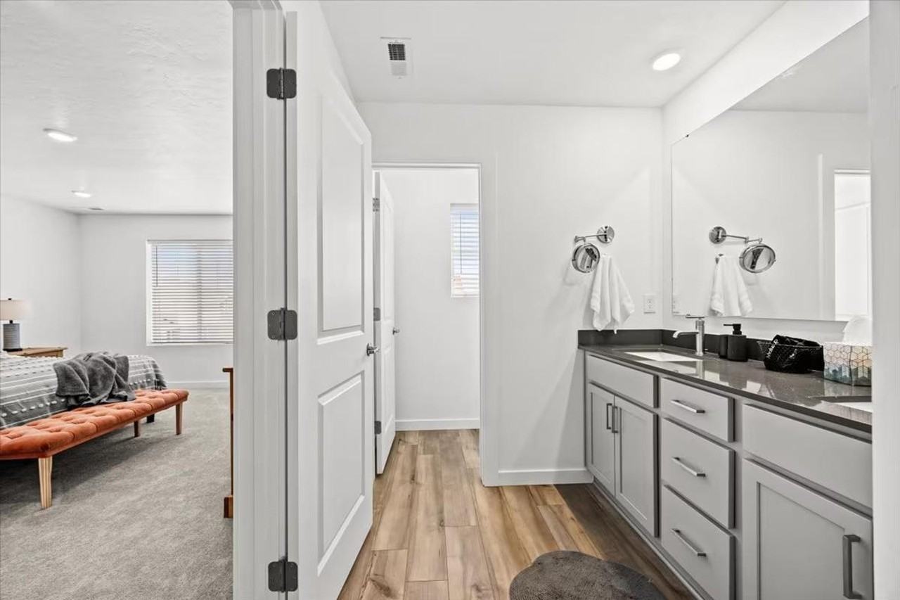 195 N Nursery Ave #1308972P - Photo 5 of 38