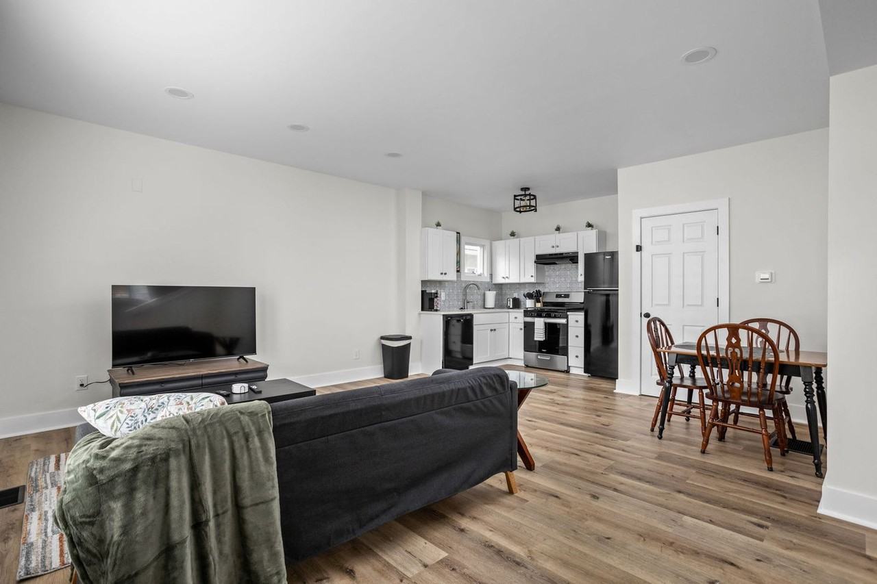 844 Camp St #1303760P - Photo 3 of 15