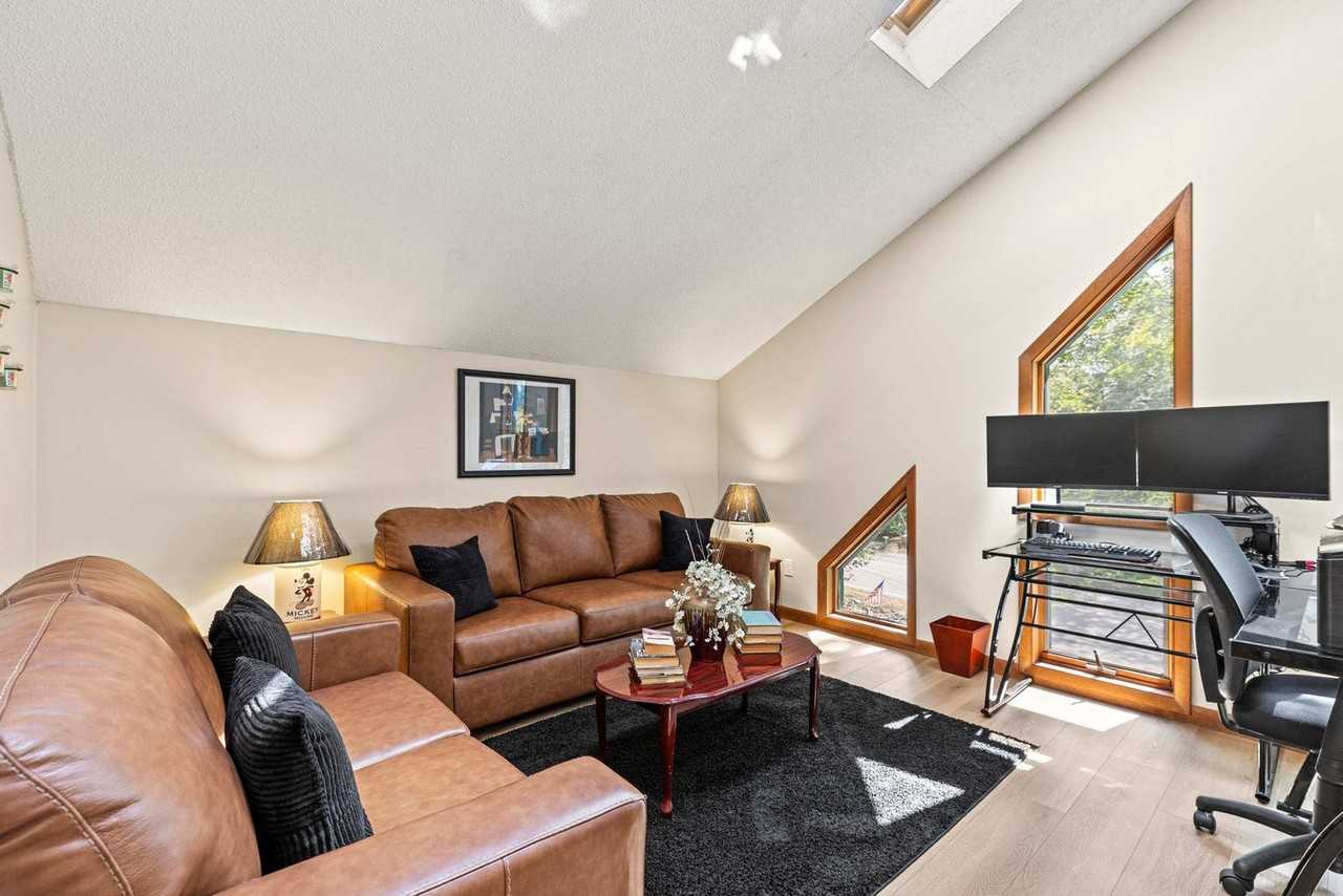 2174 Lakeview Dr E #1302382P - Photo 4 of 50