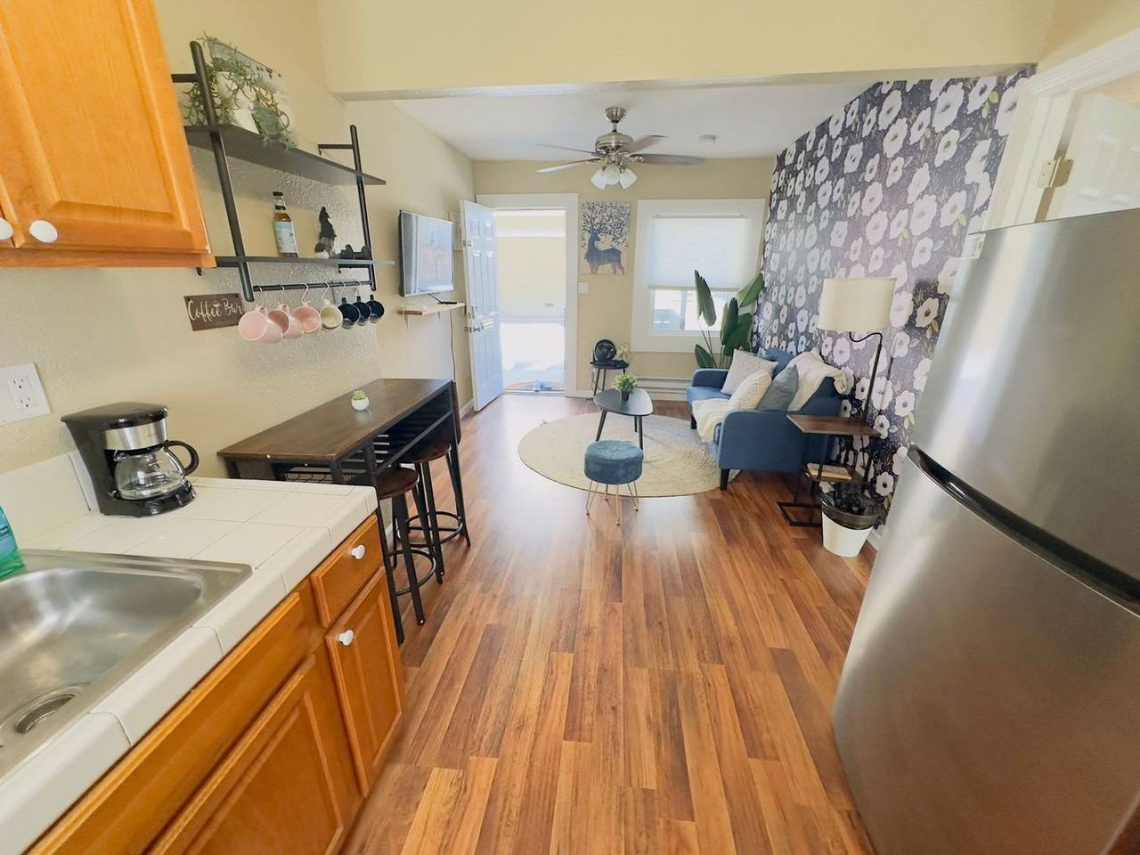 2314 Bonar St #1310762P - Photo 3 of 50