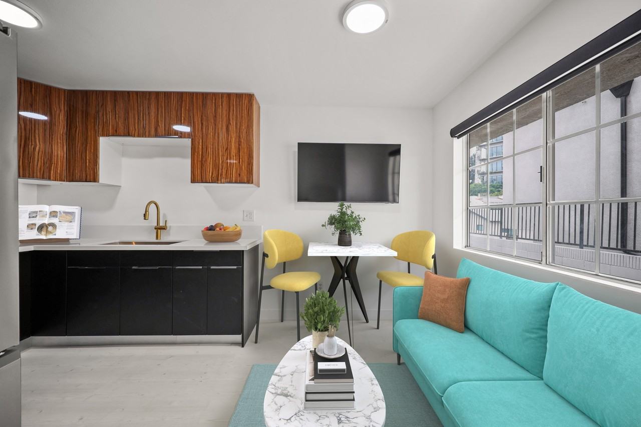 920 Everett Street #E - Photo 2 of 33