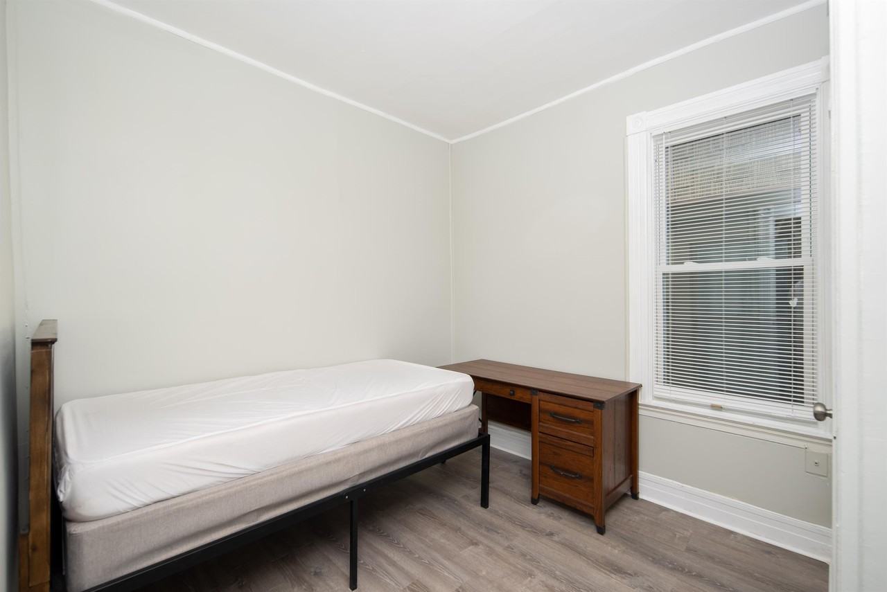 2326 15th St #1 - Photo 4 of 32