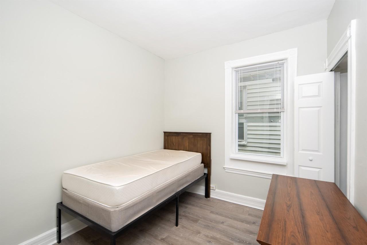 2326 15th St #1 - Photo 3 of 32