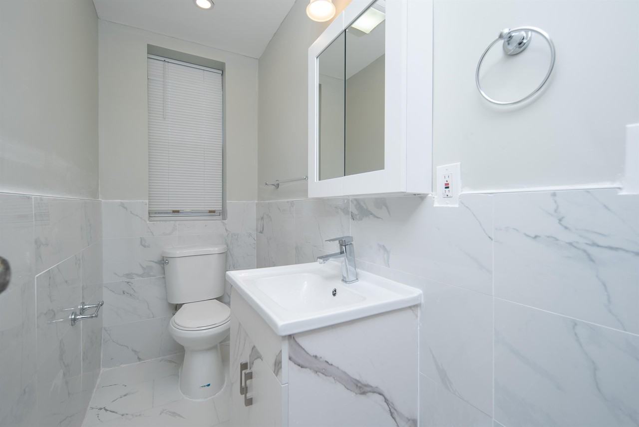 2326 15th St #2 - Photo 5 of 45