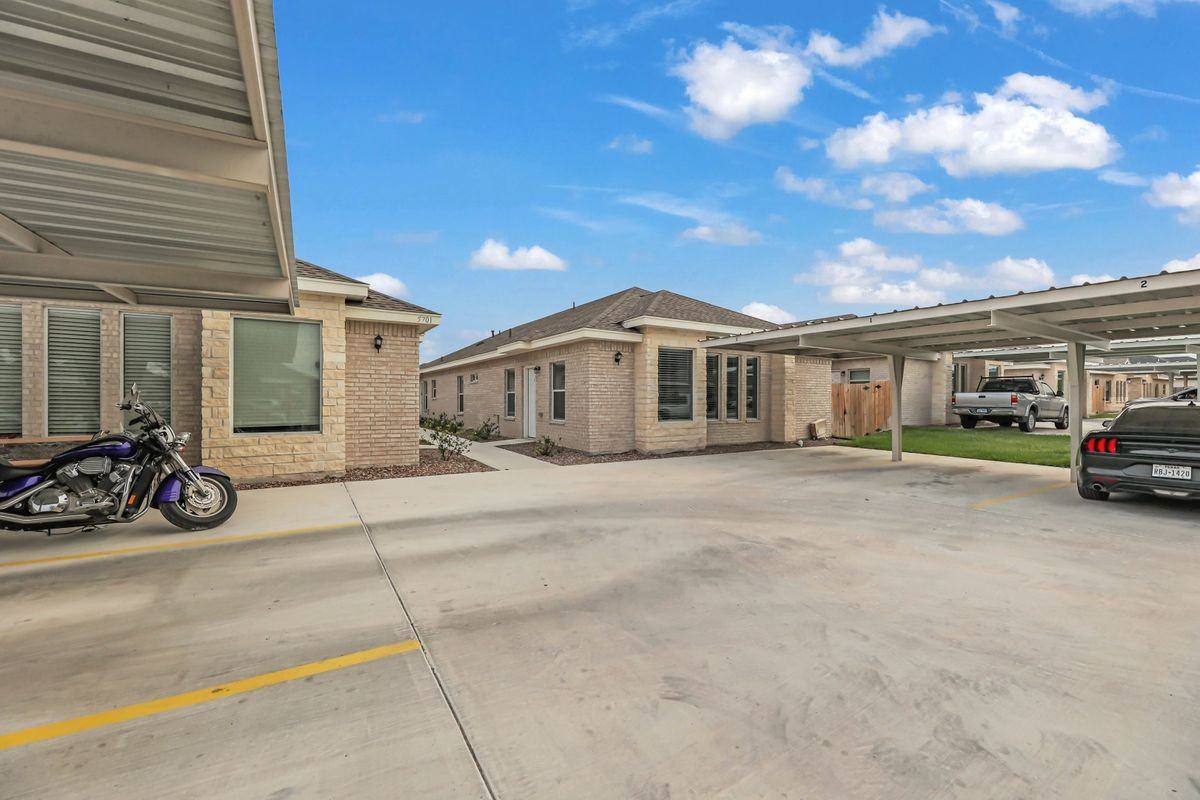 5701 Nightingale Avenue ##4 - Photo 2 of 13