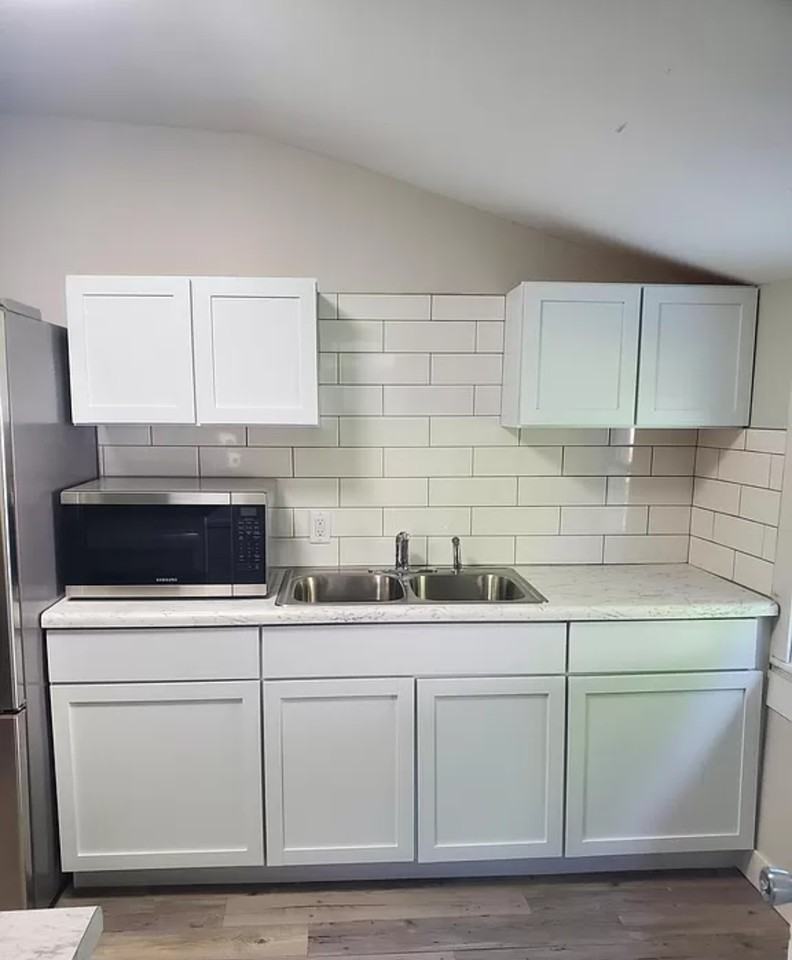 305 Pearl St - Photo 2 of 22