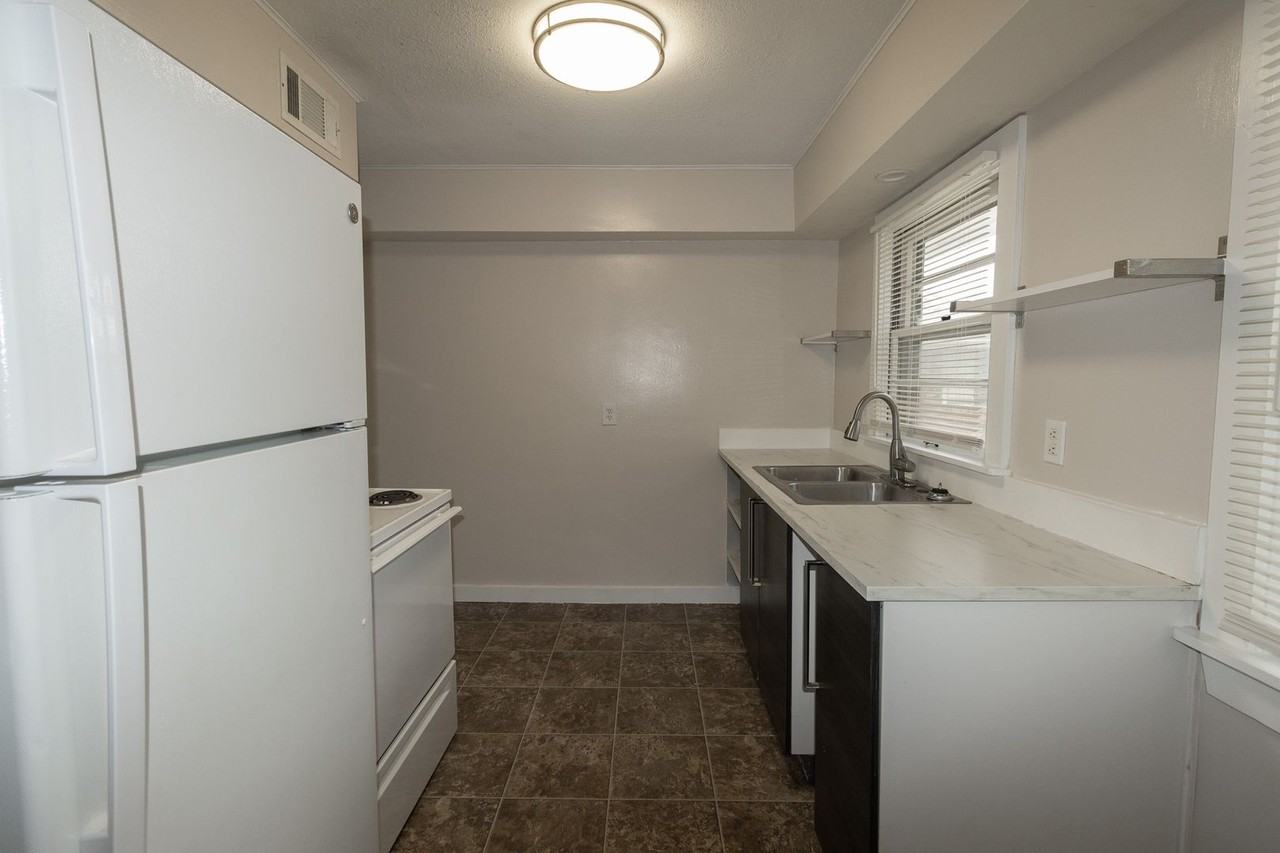 909 Ashland Road - Photo 3 of 37