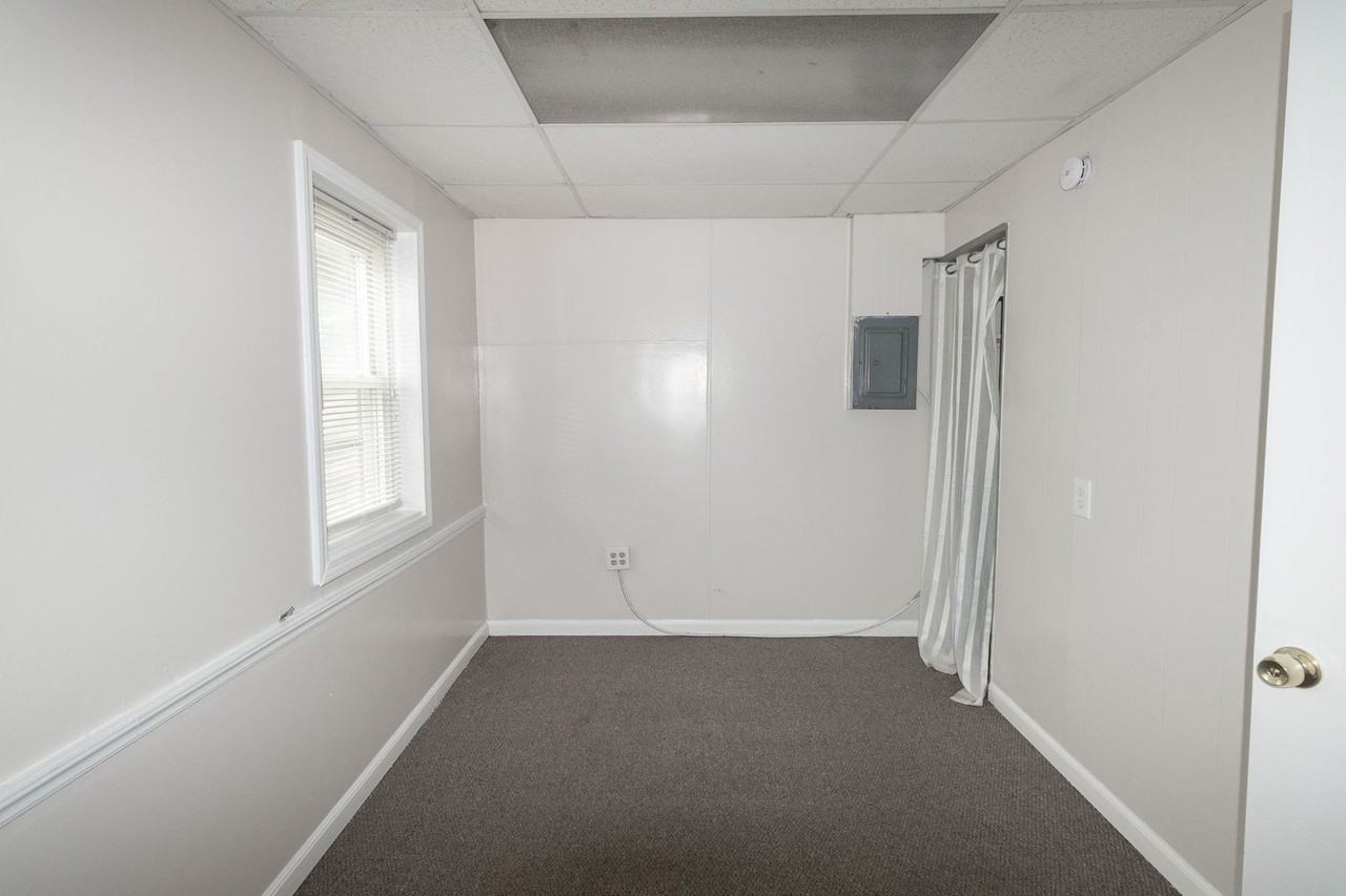 909 Ashland Road - Photo 5 of 37