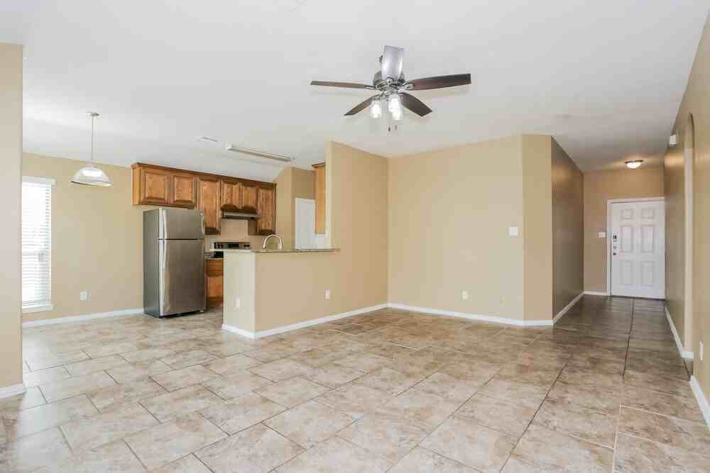 1901 Belshire Ct - Photo 3 of 16