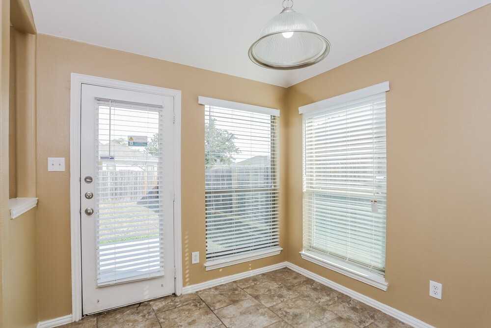 1901 Belshire Ct - Photo 5 of 16