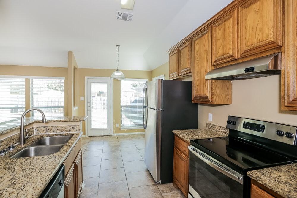 1901 Belshire Ct - Photo 7 of 16