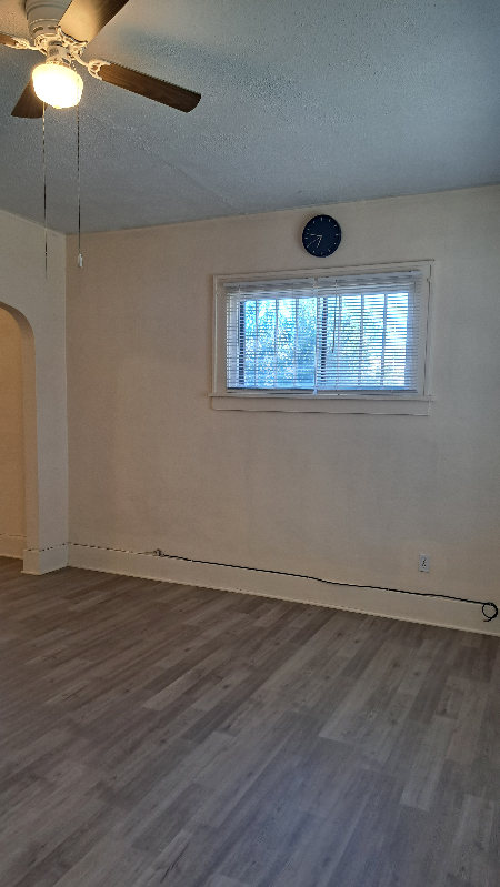 221 E Callender St - Photo 2 of 50