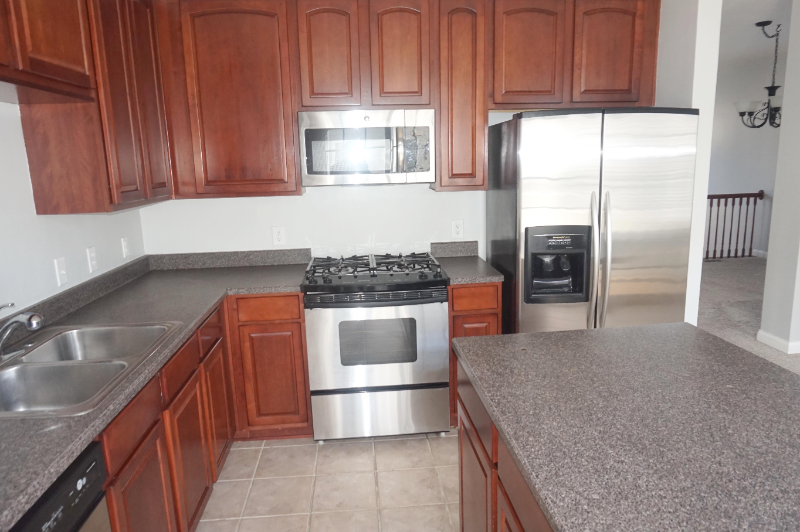 12752 Apsley Ln - Photo 3 of 15