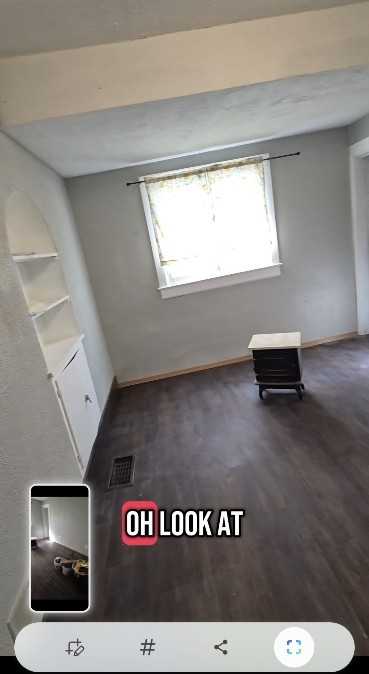 947 Warren St - Photo 3 of 6
