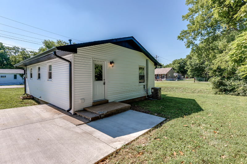 205 Carpenter St - Photo 3 of 17
