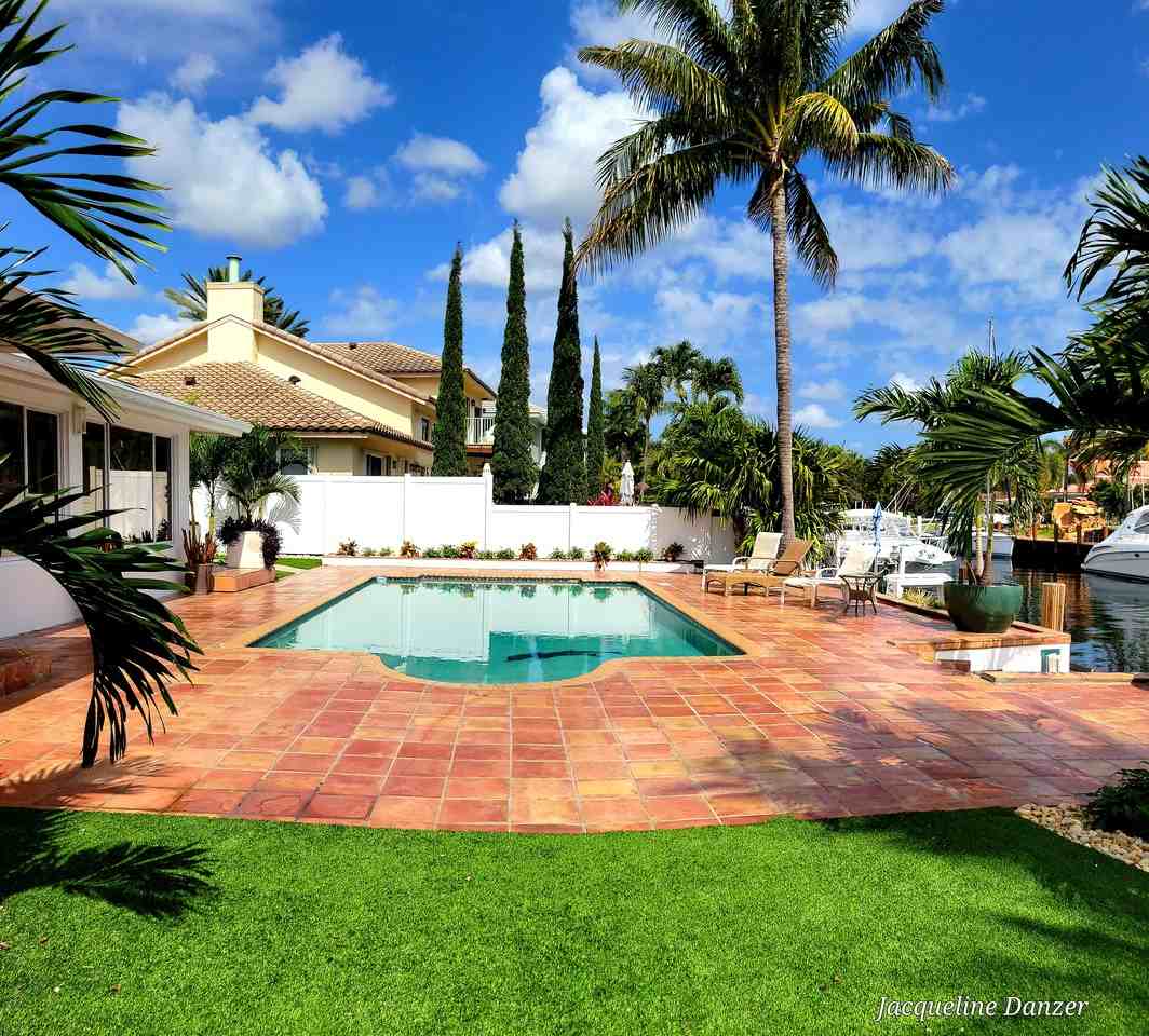 2781 Northeast 23rd Court - Photo 2 of 25