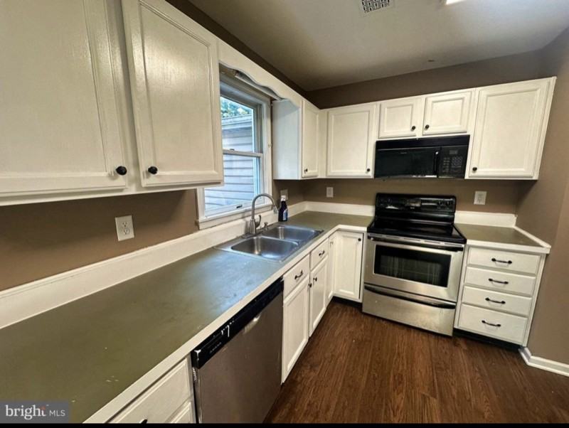 209 Baker And Russell Dr - Photo 3 of 8