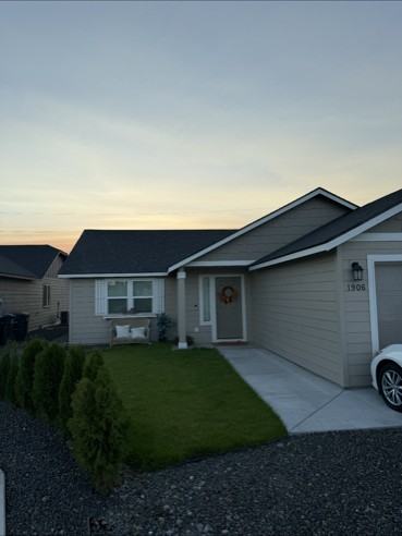 1906 Hickory Rd - Photo 2 of 16