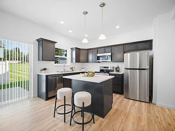 805 F Street #B - Photo 2 of 7