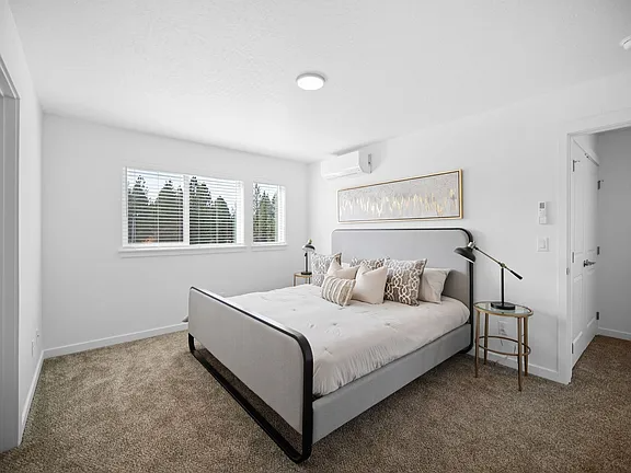 805 F Street #B - Photo 3 of 7