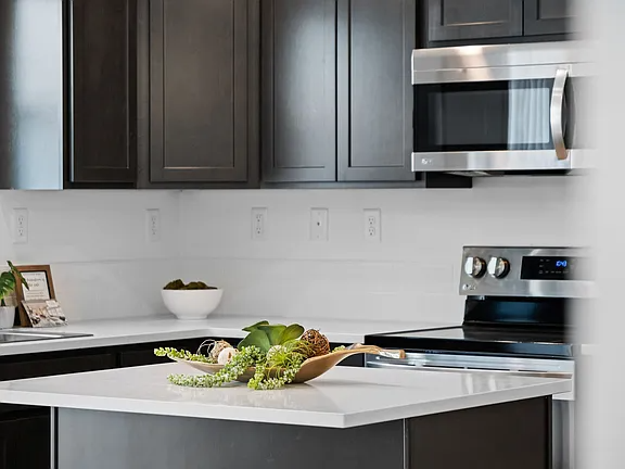 812 F Street #A - Photo 4 of 5