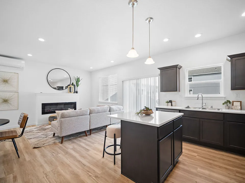 812 F Street #A - Photo 5 of 5