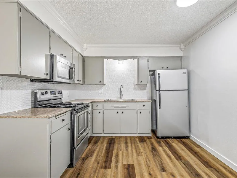 923 East Indiana Avenue #5 - Photo 2 of 4