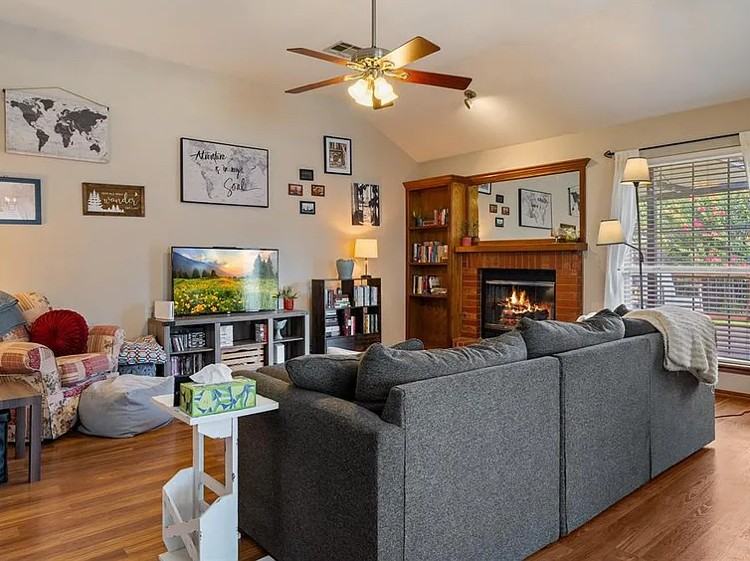 709 Golden Eagle Dr - Photo 3 of 11