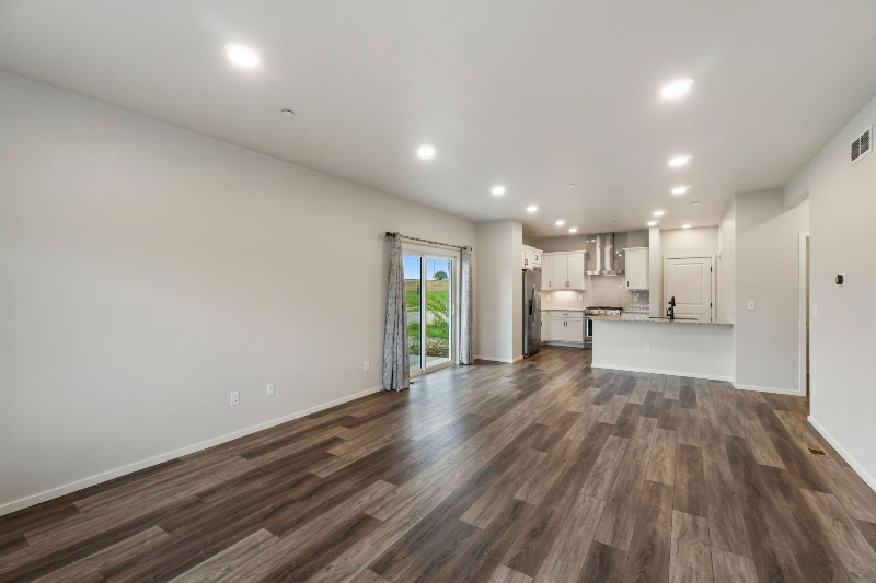 2720 Barnstormer St #6 - Photo 4 of 20